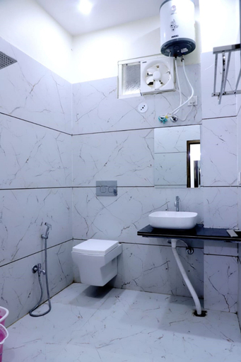 Bathroom 3, Goroomgo Jag-Laxmi Palace Ujjain, Ujjain