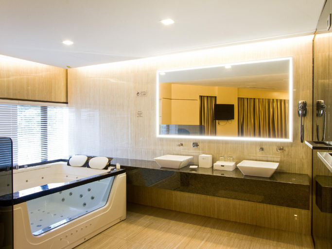 Bathroom 4