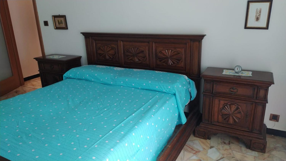 Bedroom 1, LA CASA DI INES, Savona