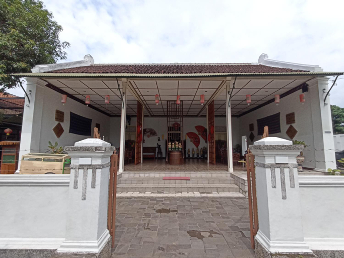 Exterior & Views, Mruyung Guest House Kota Lama Banyumas Mitra RedDoorz, Banyumas