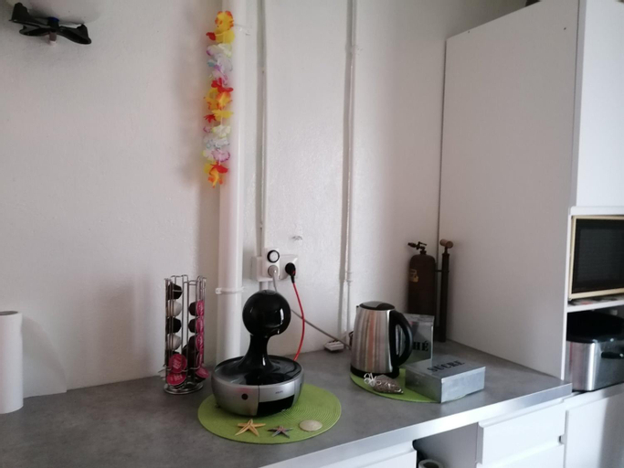 Dining Room 4, Chambre avec Spa et Sauna privatises, Ain