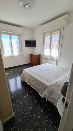 Bedroom 1, La Rinascita, Savona
