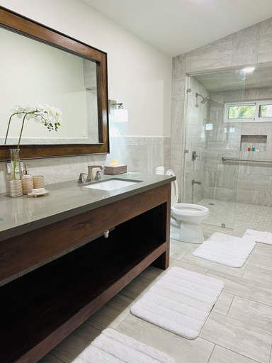Bathroom 2, Roaring River Resort