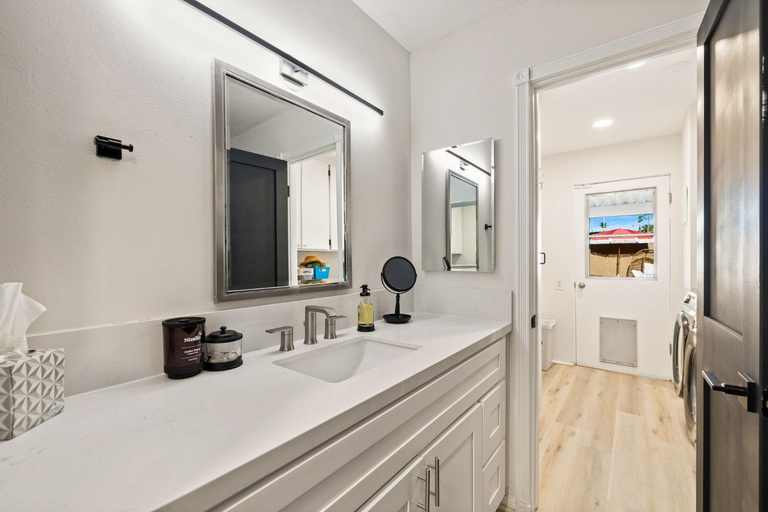 Bathroom 3, The Fig Ranch, Riverside