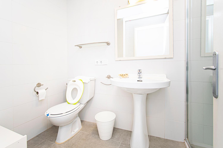 Bathroom 3, Apartamentos Falco, Baleares