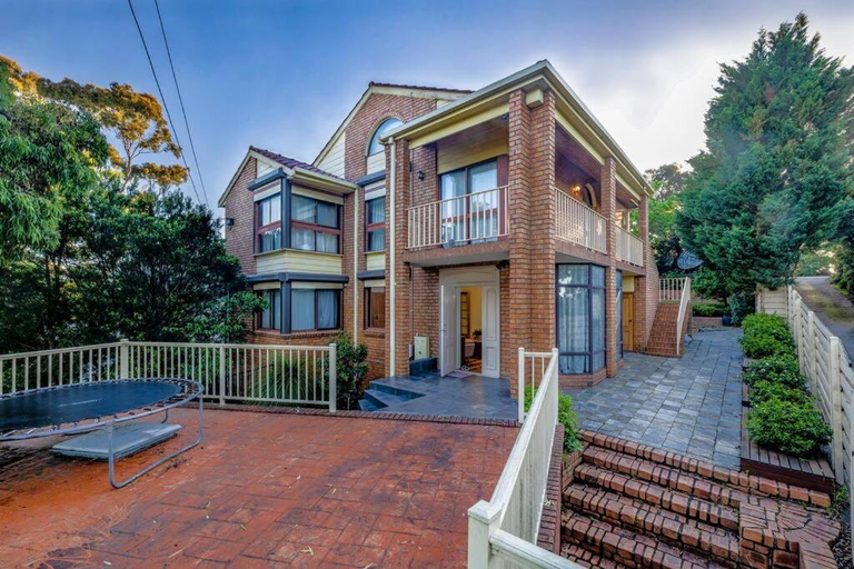 2, Magnificent Eltham House with stunning view, Nillumbik - South