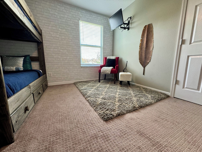 Others 4, Spacious Fun & Convenient, Polk