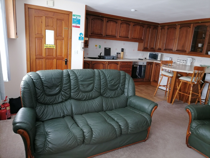 Others 5, Impeccable 2-bed Flat in Wick, Highland