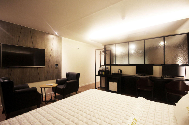 Bedroom 16