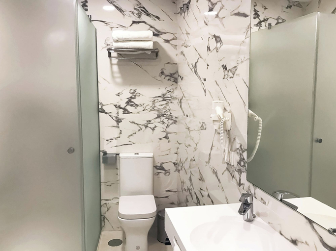 Bathroom 4, Feelathome Rivero Apartments, Sevilla
