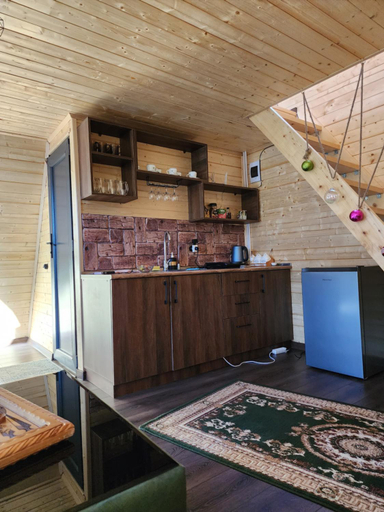 Kitchen 5, Hill silence, Kazbegi