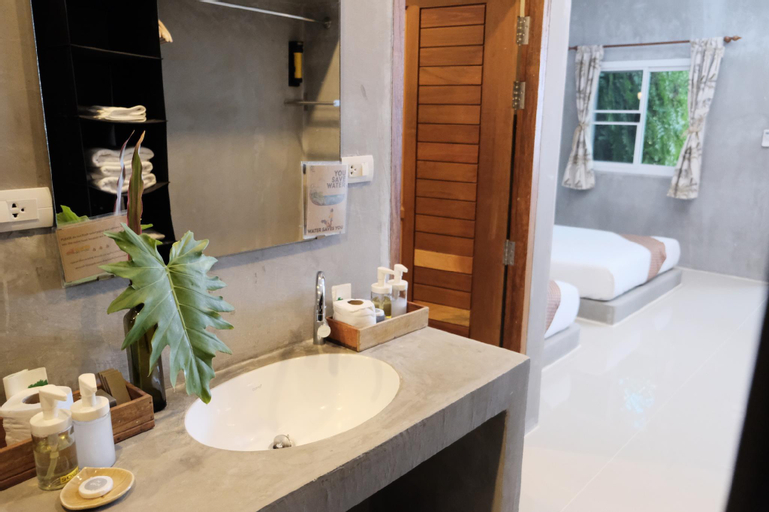 Bathroom 4