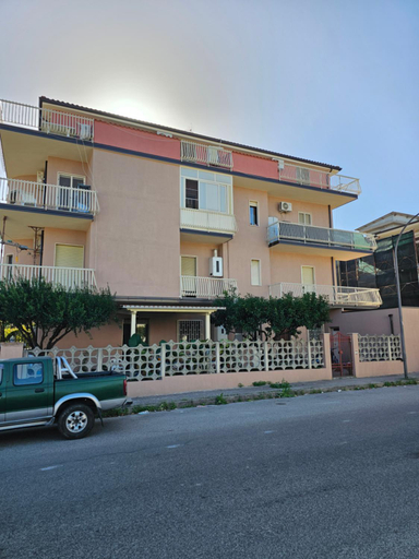 Exterior 6