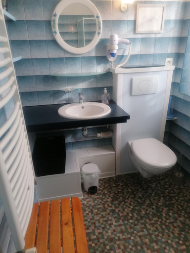 Bathroom, Gaillarde, Corrèze