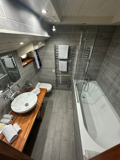 Bathroom 4, Le Sorelle, London