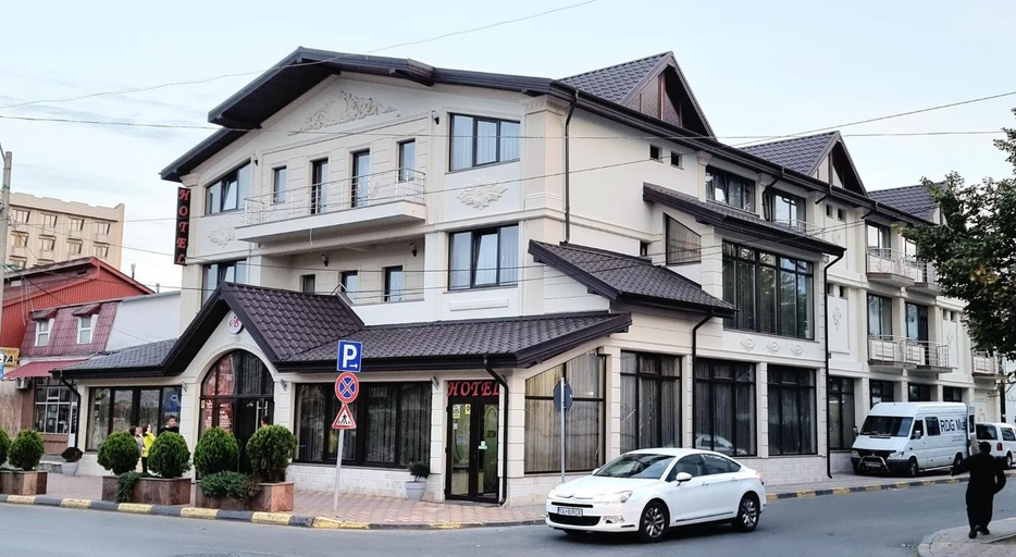 Others 4, Hotel Bacsoridana, Tecuci