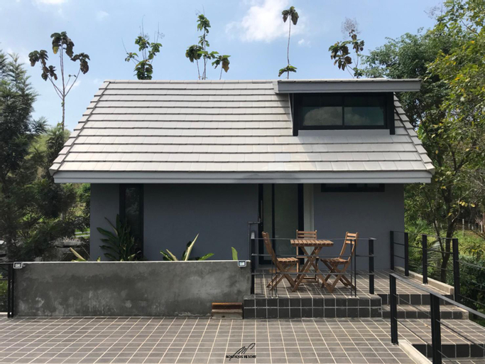 Exterior 4