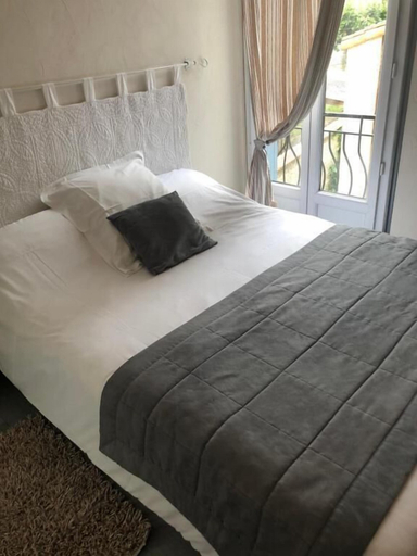 Bedroom 2, Le Central Hôtel, Deux-Sèvres