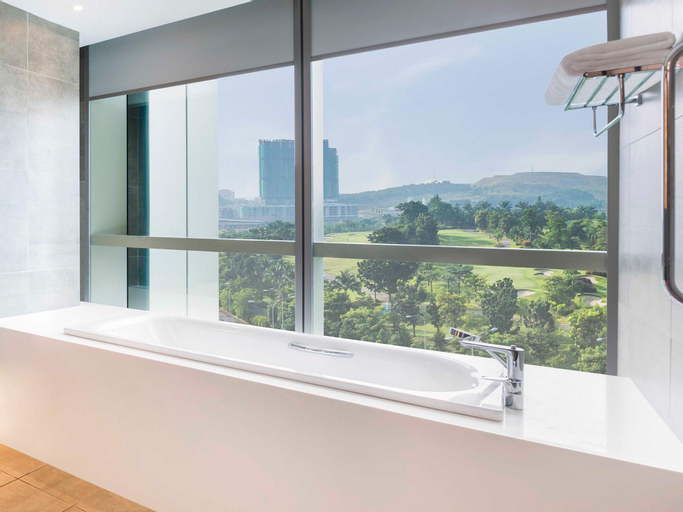 Bathroom 14