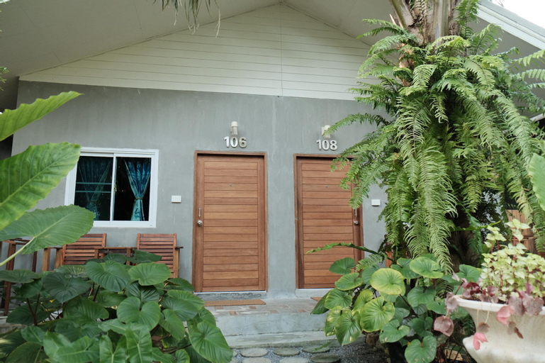 Exterior 3