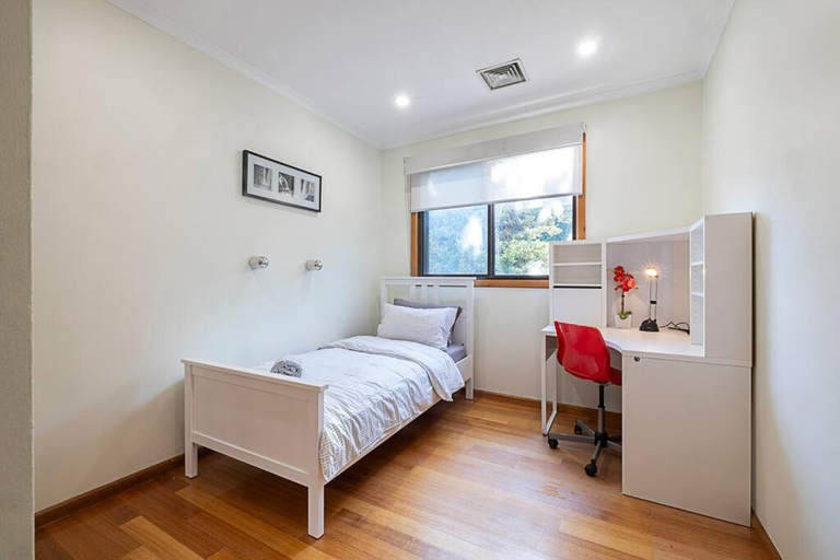 4, Magnificent Eltham House with stunning view, Nillumbik - South