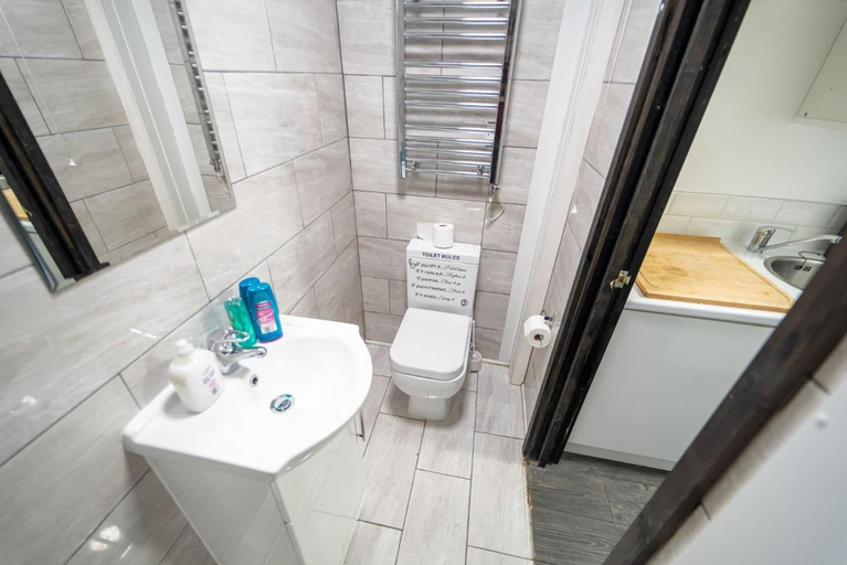 Bathroom 2, Ground Floor Studio Close to the City!, Birmingham