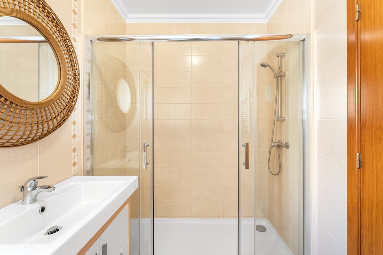Bathroom 5, Ocean Getaway - private parking & sea view, Nazaré