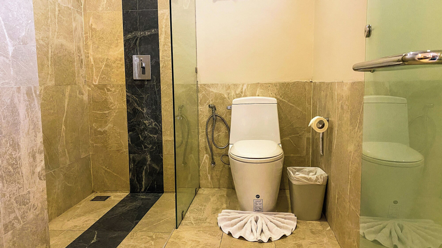 Bathroom 28