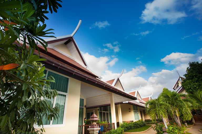Exterior 9