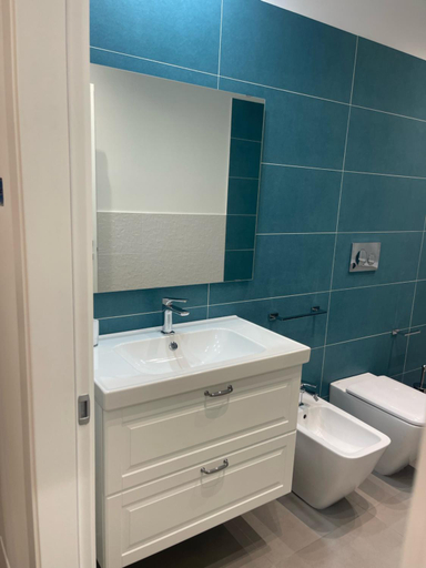 Bathroom 2, WHITE HOUSE, Catania