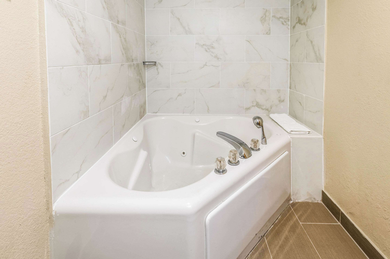 Bathroom 4