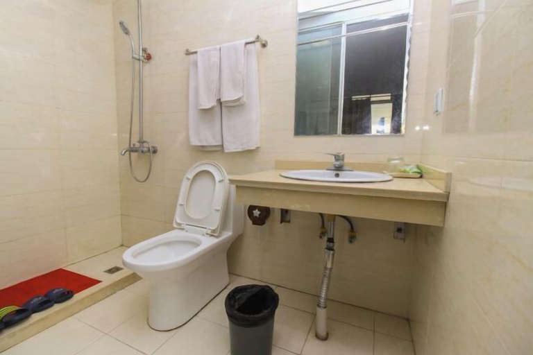 Bathroom, Zhouzhuang Holiday Hostel, Suzhou