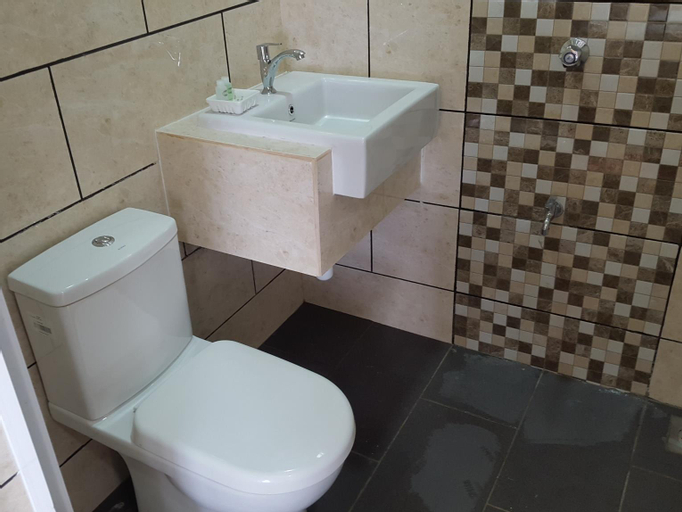 Bathroom 15