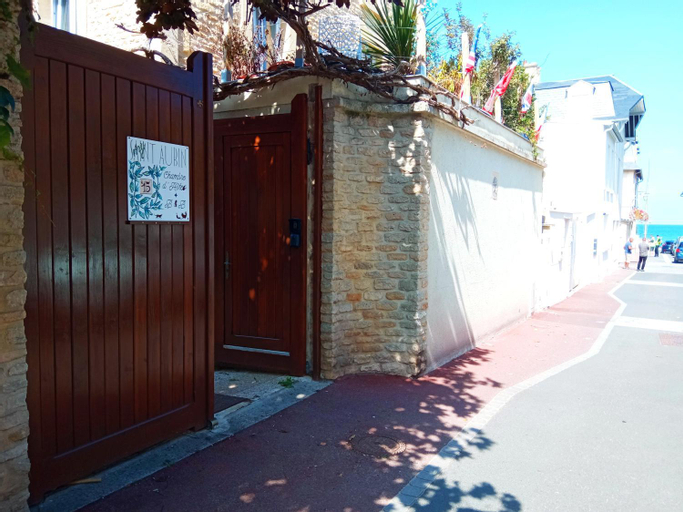 Exterior 13