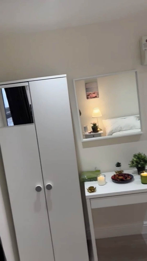 Others 5, Lovely Studio Apartment in London, London