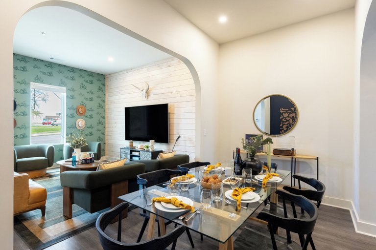 Food & Drinks 5, The Outrider by AvantStay, Davidson