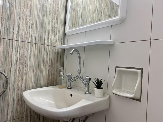 Bathroom 2, Romantic Penthouse, with nice view, Kos Town - El Greco Apartments No 13, South Aegean