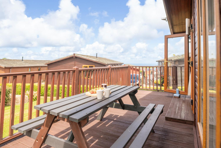 Exterior & Views 4, 5 Ocean View, Devon