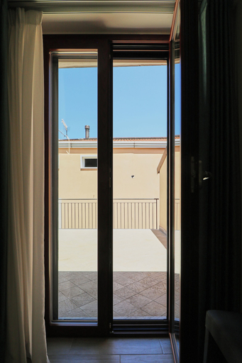 Others 5, Like Home, Salerno