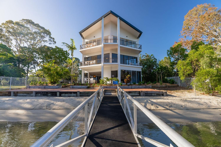 Ground-Level Riverfront 2 Bedroom Apartment Steps from Hastings Street - by Stay Noosa, Noosa - Noosa-Noosaville