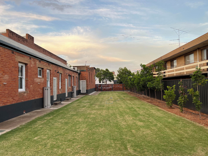 Exterior & Views 2, Rooms of Renown, Leeton