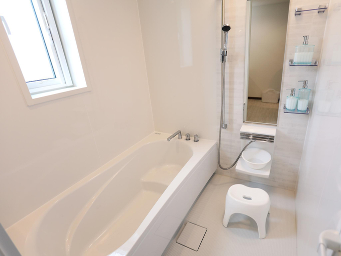 Bathroom 3, Kahoo House, Nago