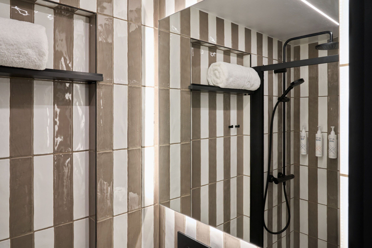 Bathroom 5, Four Points Flex by Sheraton London Euston, London