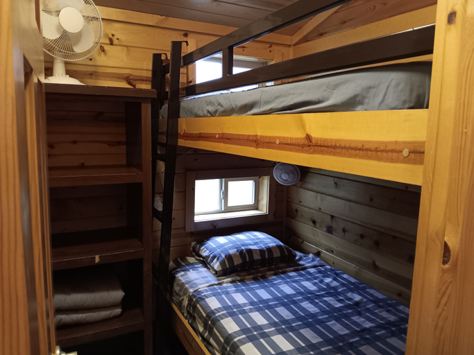 Bedroom 4, Bayside Resort, Division No. 18