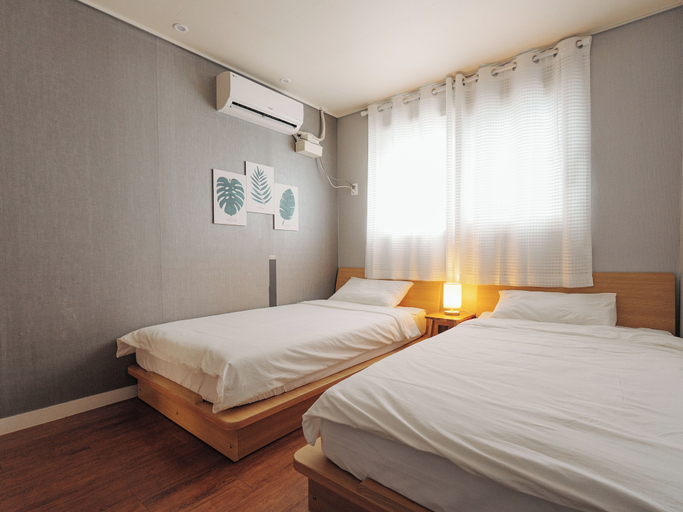 Bedroom 2, Rainbootsguesthouse, Jung