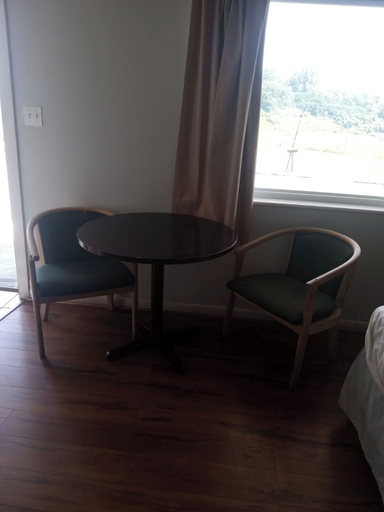 Others 5, Dixie Plaza hotel, Claiborne