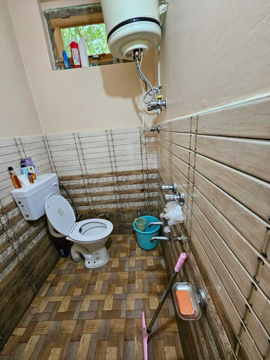 Bathroom 5, PREMALYA TRAILS By Tirtha, Kullu