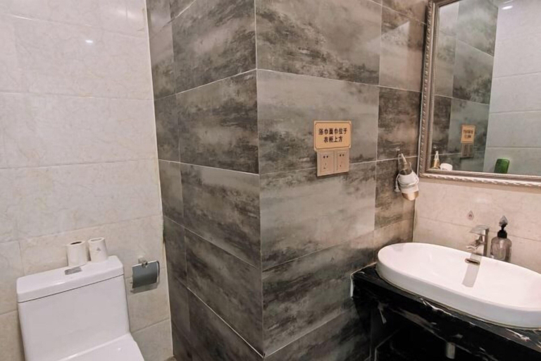 Bathroom 3, Korla Mingyue Crown Hotel (Train Station), Bayin'gholin Mongol