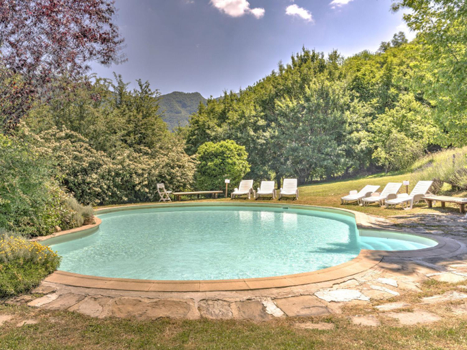 Sport & Beauty, Independent apartment with pool, Florence