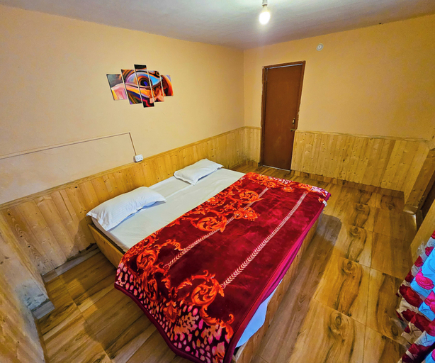 Room 3, PREMALYA TRAILS By Tirtha, Kullu